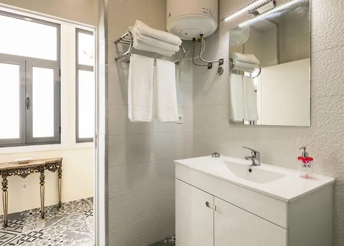 A Francos Artist Painting * Порту