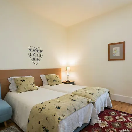 Apartamento à Francos Artist Painting Oporto