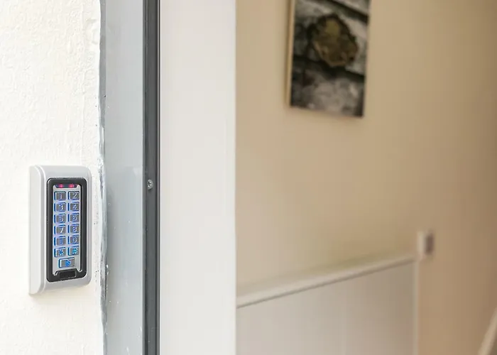 à Francos Artist Painting Oporto