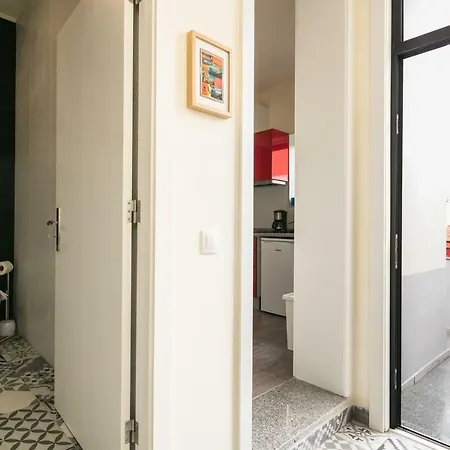 à Francos Artist Painting *