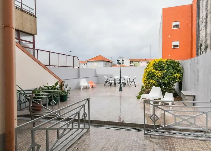 A Francos Artist Painting * Porto